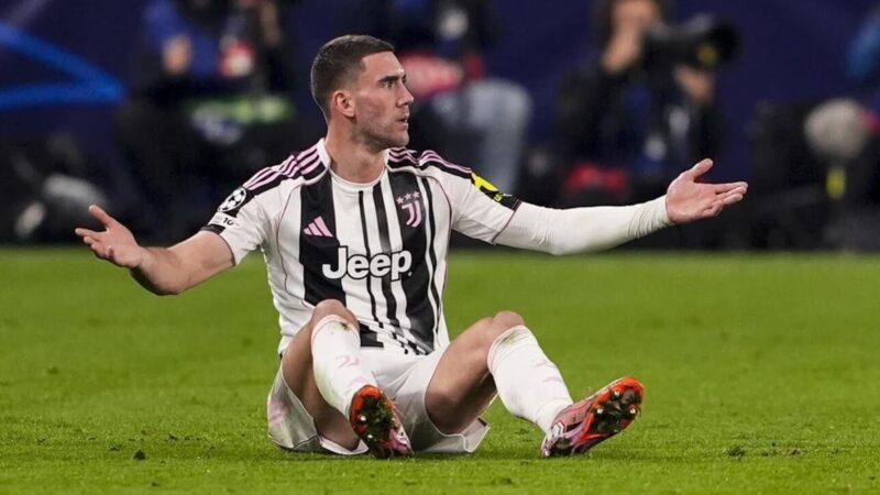 CdS – Juve, Vlahovic ai saluti: la strategia di Comolli