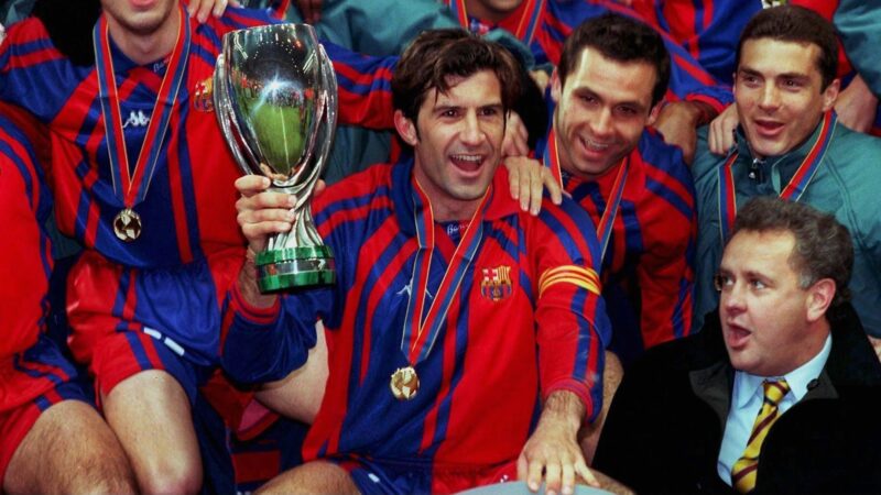 Eravamo tutti delusi, ma la vera domanda era perché Figo se ne andò. Non è normale che un giocatore del Barcellona si unisca a Jari Litmanen del Real Madrid nell’esplosiva uscita di Luis Figo dal Camp Nou