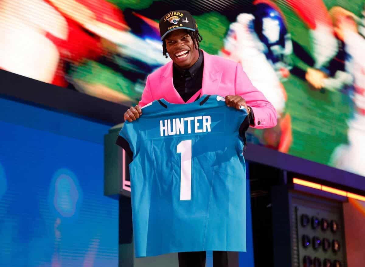 La stagione 2025 di Travis Hunter si è conclusa con un intervento chirurgico al ginocchio