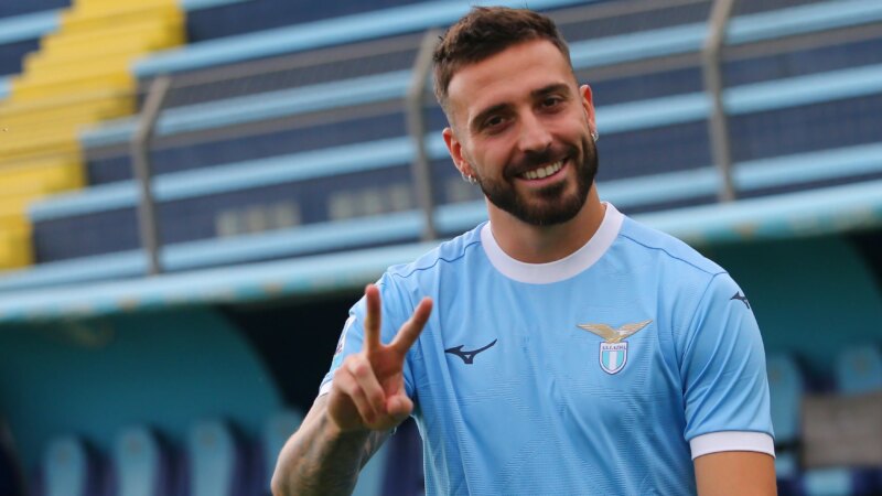 Lazio, fissato il prezzo per Gila. L’Inter vuole provarci a gennaio, ma Lotito non fa sconti