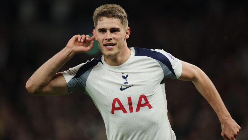 Report, risultato e gol mentre gli Spurs in 10 restano imbattuti