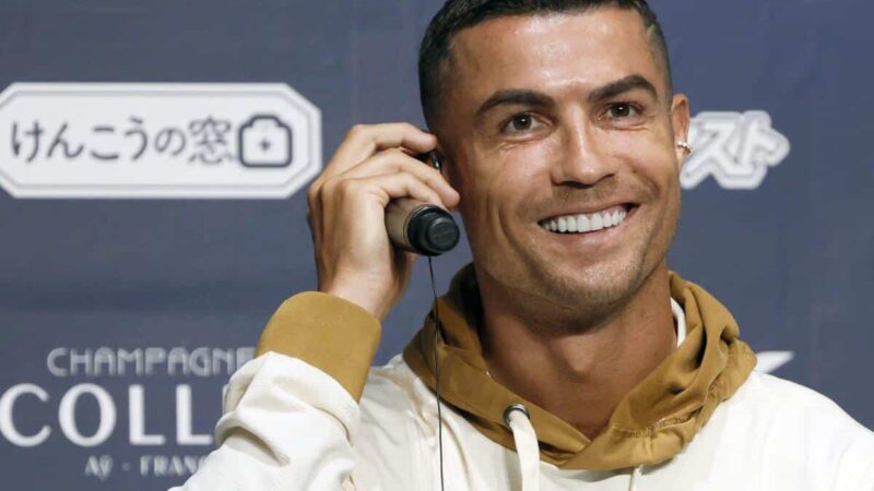 Cristiano Ronaldo vince il premio per il Medio Oriente e afferma di essere sulla buona strada per raggiungere i 1000 gol