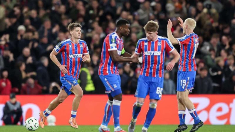 Gli Eagles si accontentano dei playoff della Conference League dopo aver recuperato punti contro ospiti in 10