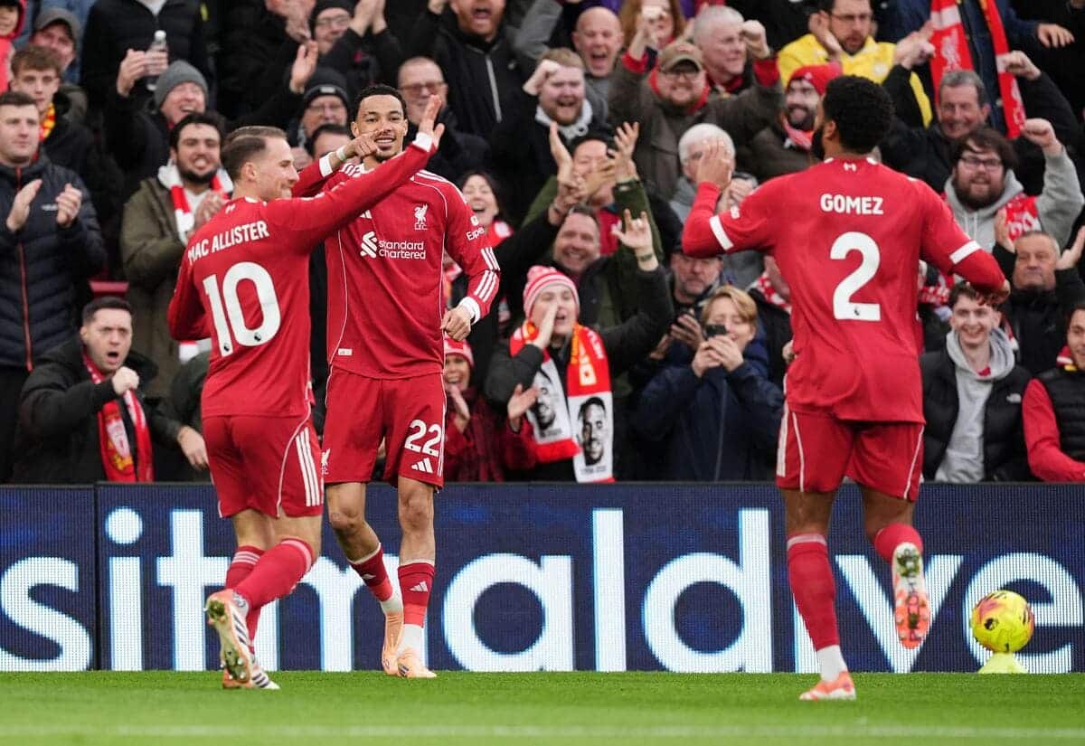 Hugo Ekitike segna dopo soli 46 secondi con Mohamed Salah che osserva dalla panchina