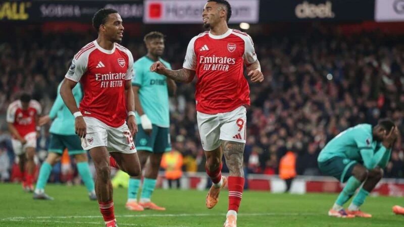 Il vincitore nei minuti di recupero estende il vantaggio dei Gunners al vertice della Premier League