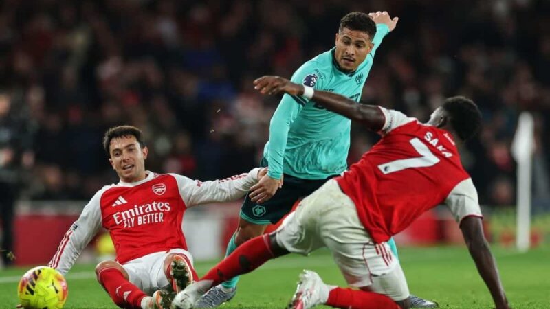 La capolista della Premier League viene fermata a metà tempo da vivaci lottatori