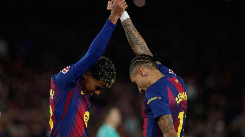 La doppietta di Raphinha porta il club catalano a sette punti di vantaggio al vertice della Liga