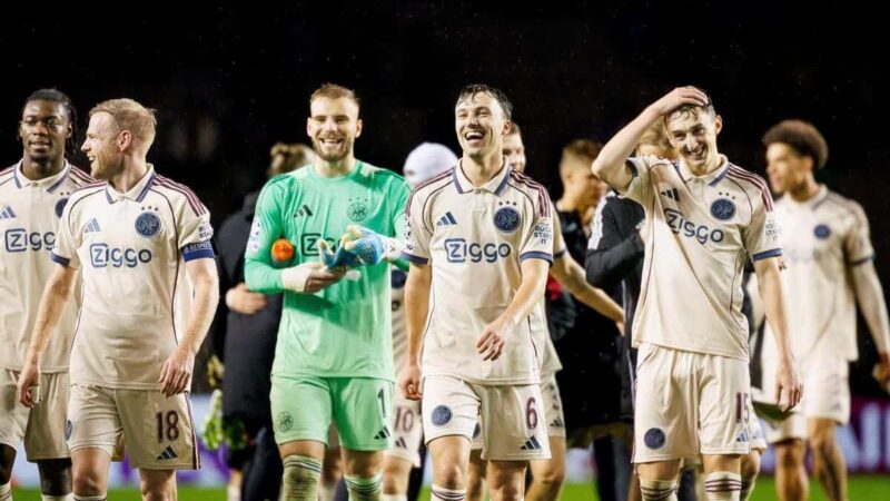 Napoli battuto dal Benfica mentre l’Ajax riparte