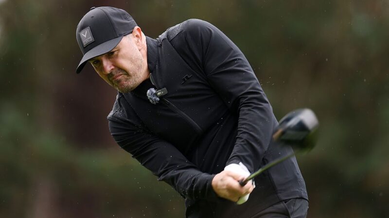 “Teddy Sheringham aveva un papillon e Peter Kay era seduto accanto a lui e diceva: ‘Possiamo bere qualcosa?’ Io dico, Pete, non è un fottuto cameriere!’” Paddy McGuinness sull’identità sbagliata di Peter Kay