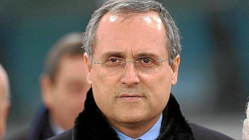 “I giocatori vogliono andare via perché non amano Sarri, sono contro di lui”