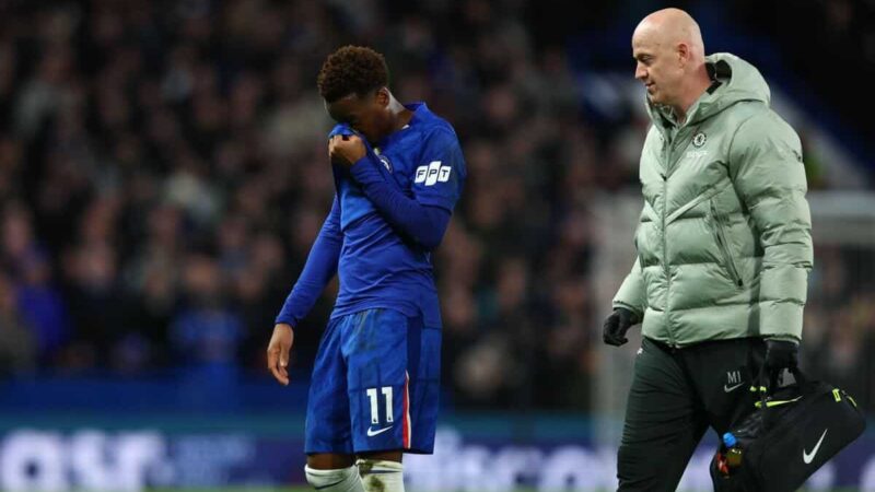 Esce con un infortunio al tendine del ginocchio a lungo termine