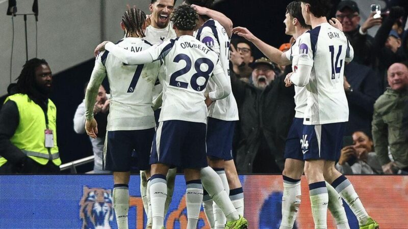 Gli Spirited Spurs reagiscono da due gol fino al punto di salvataggio