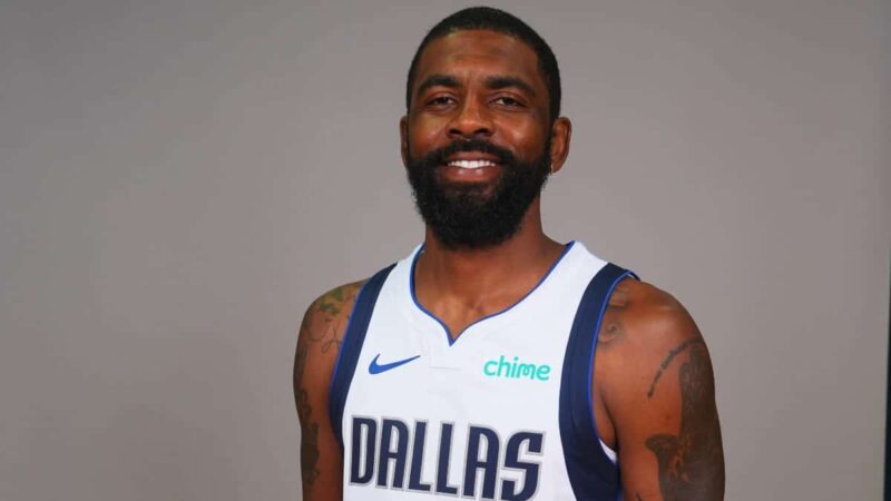 La star dei Mavericks Kyrie Irving salterà il resto della stagione per un infortunio al ginocchio