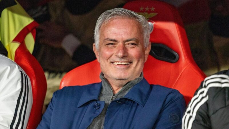 Mourinho “orgoglioso” della prestazione del Benfica contro il Real Madrid nonostante abbia snobbato la cabina radiofonica del Bernabeu e sia rimasto sull’autobus della squadra