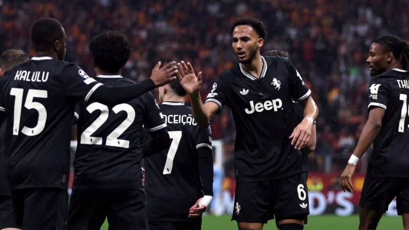 TS – “Torna allo zoo”, Kelly non resta in silenzio e denuncia l’insulto razzista: cosa è successo