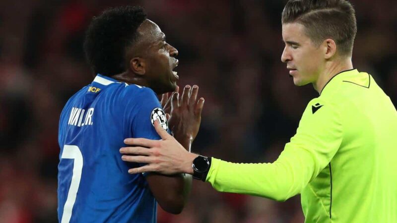 Vinicius segna ed esce dal campo dopo un presunto linguaggio razzista