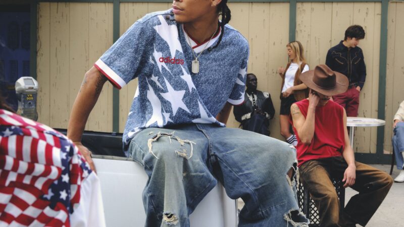 Adidas rilancia il classico kit denim retrò degli Stati Uniti degli anni ’90