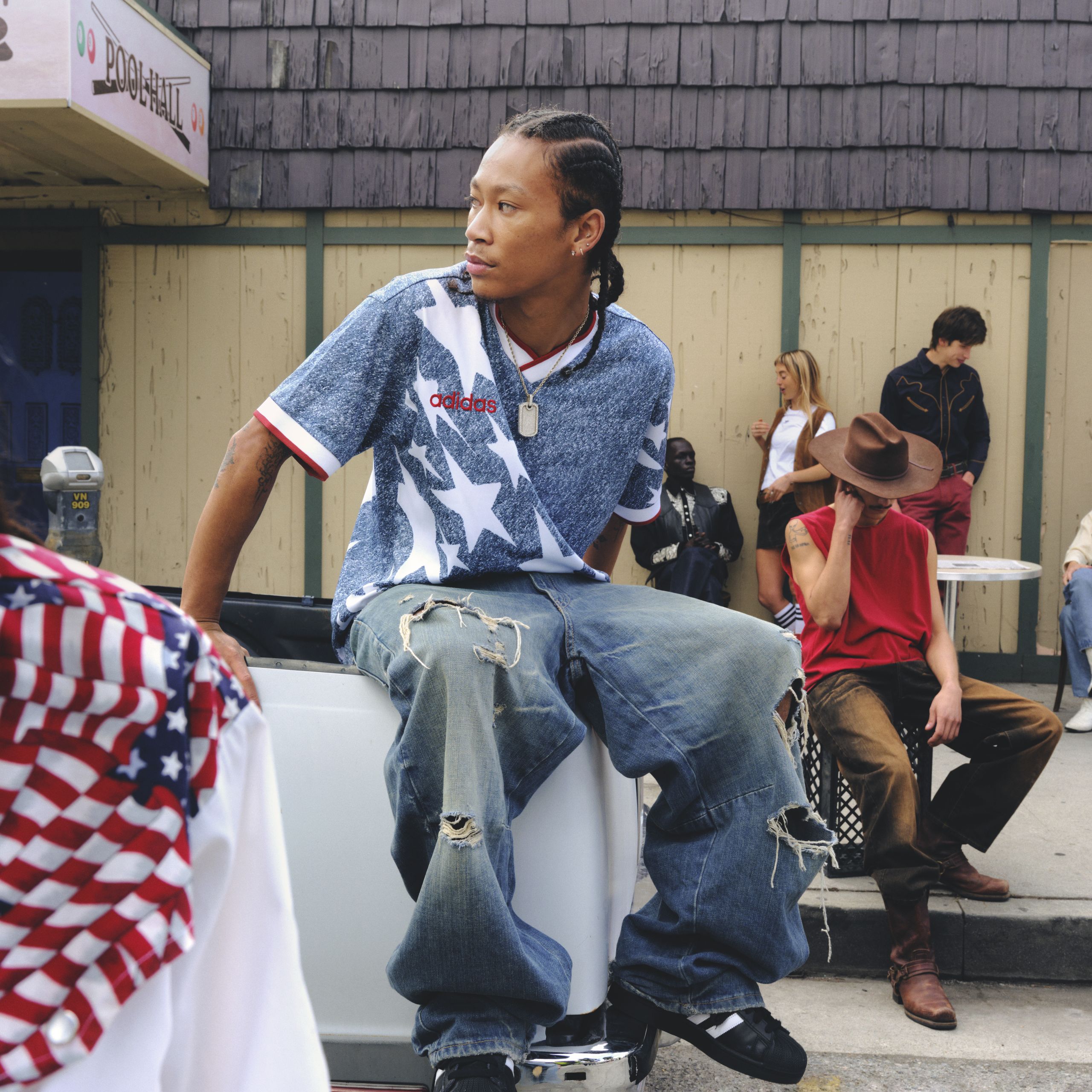 Adidas rilancia il classico kit denim retrò degli Stati Uniti degli anni ’90