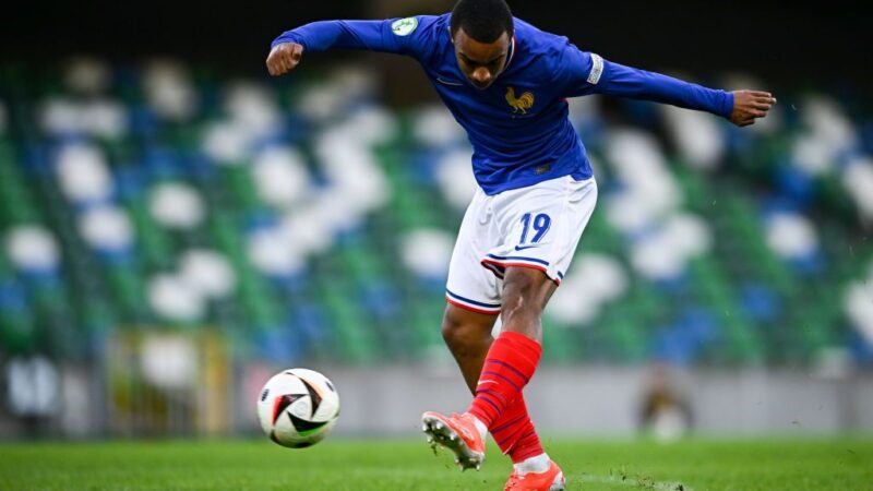 “Giocare ai Mondiali è un sogno, ma per conquistare un posto in squadra devi esibirti a livello di club: questo è il mio obiettivo” Junior Kroupi rivela il suo obiettivo per i Mondiali e l’idolo che vuole emulare