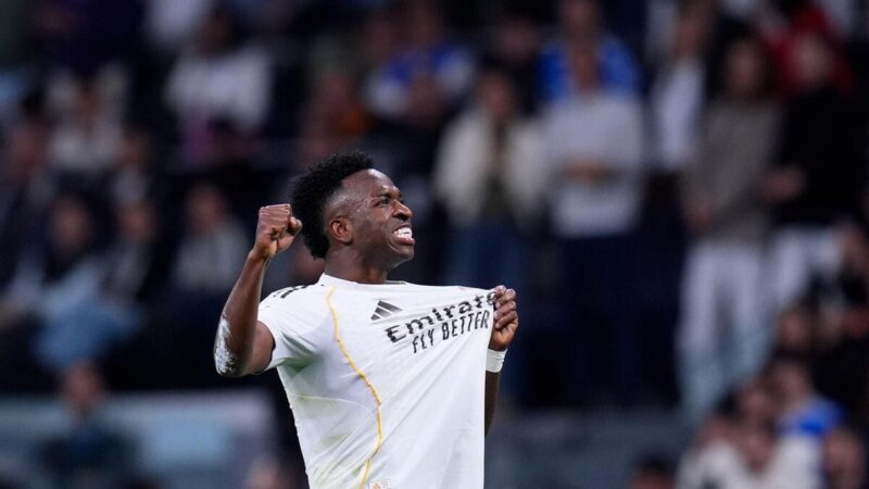 I Los Blancos in 10 tengono duro