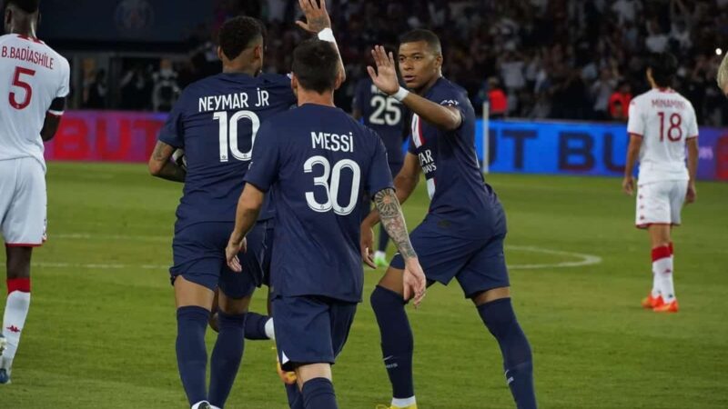 Kylian Mbappe esprime ammirazione per Neymar ma sostiene la richiesta di escluderlo dalla squadra del Brasile