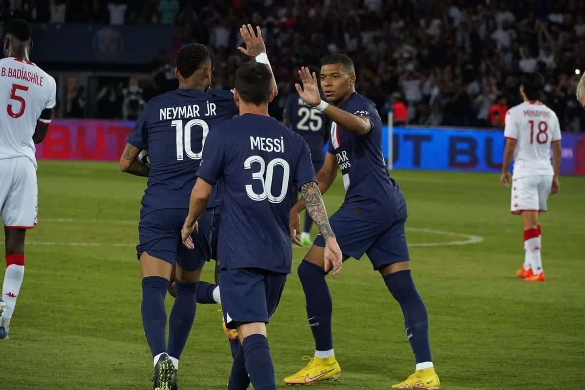 Kylian Mbappe esprime ammirazione per Neymar ma sostiene la richiesta di escluderlo dalla squadra del Brasile