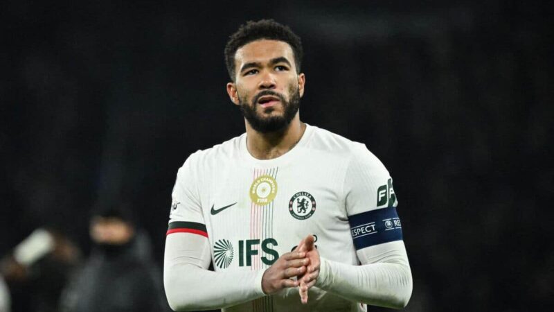 Liam Rosenior accusa i “15 minuti folli” del crollo della Champions League a Parigi