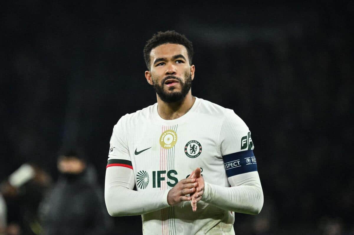 Liam Rosenior accusa i “15 minuti folli” del crollo della Champions League a Parigi