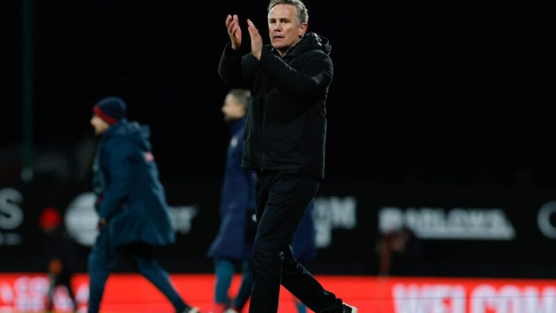 Parkinson saluta la vittoria nel derby dei Red Dragons