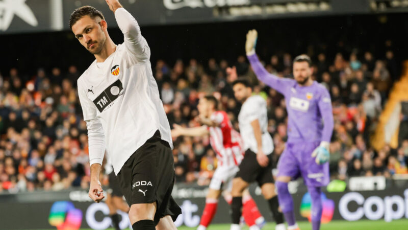 Pompadour, intervento chirurgico al ginocchio sinistro