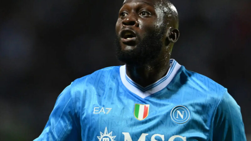 Resta in Belgio per cure, non si unisce agli allenamenti e il Napoli potrebbe separarlo