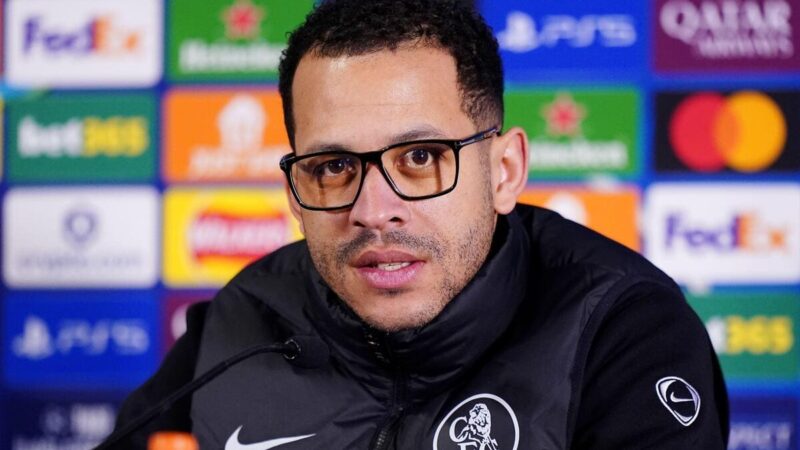 Rosenior invita il Chelsea a “ignorare il rumore” dopo la sconfitta per 3-0