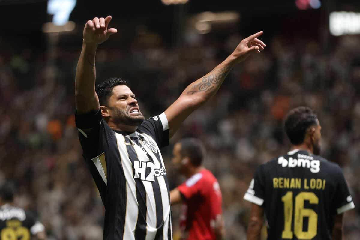 Scoppia una rissa di massa tra Cruzeiro e Atletico Mineiro con l’ex stella brasiliana Hulk uno dei 23 giocatori espulsi