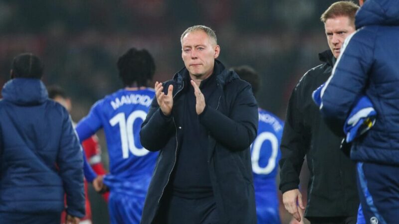 Steve Cooper accusato di aver abbandonato il giocatore a causa dello scontro nei playoff della Coppa del Mondo con il Galles