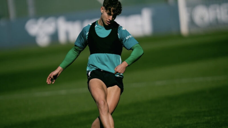 Ángel Ortiz rientra in gruppo dopo l’infortunio rimediato nell’ultimo allenamento prima della trasferta a Montilivi