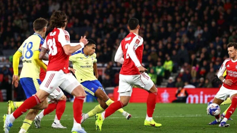 Le speranze dei Gunners si spengono quando Charles vince in ritardo per i Saints