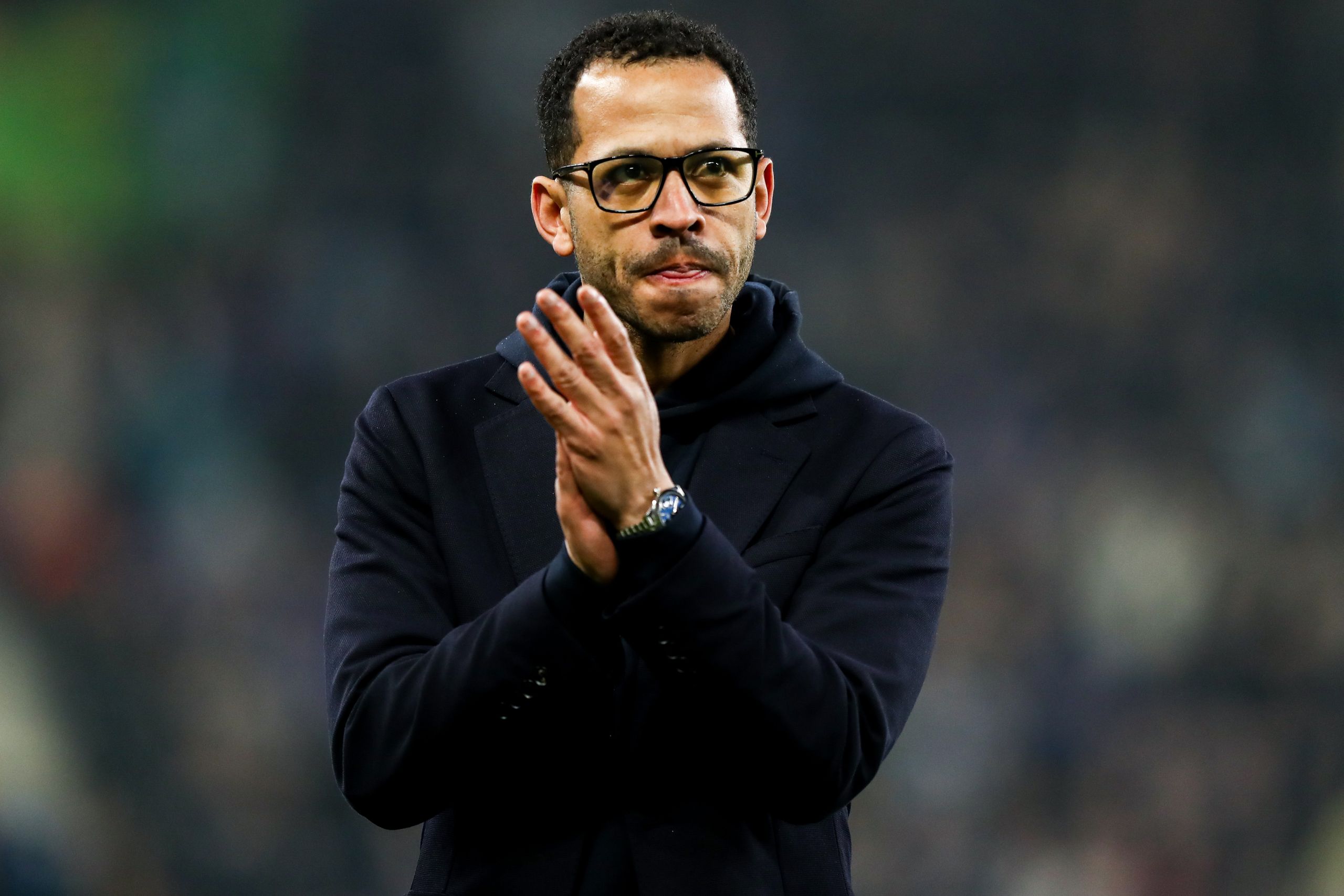 Liam Rosenior ammette che il proprietario del Chelsea parla mentre la pressione aumenta sul capo dei Blues