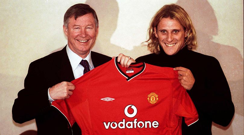 “Stavo giocando a tennis con Ruud van Nistelrooy, Alex Ferguson ha iniziato a scherzare per distrarlo e alla fine ho vinto” Diego Forlan ricorda la sua prima conversazione con il leggendario allenatore del Manchester United