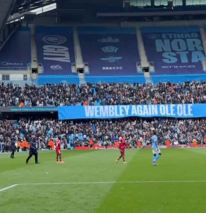 Szoboszlai coinvolto in un alterco con i tifosi del Liverpool dopo la sconfitta per 4-0 in FA Cup contro il Manchester City