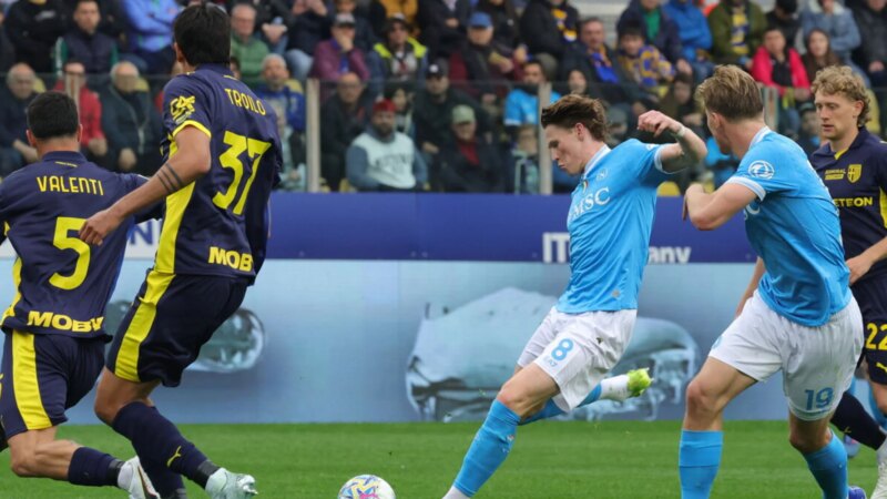 Tuttosport – Napoli, a Parma si spengono i sogni di rimonta: McTominay non basta, l’1-1 rallenta Conte