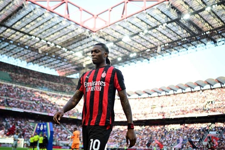 Il Manchester United è interessato a Leao a prezzo ridotto