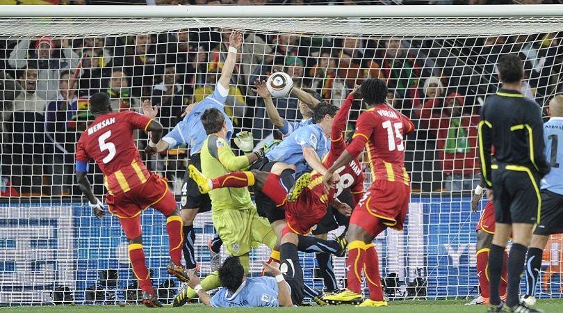 ‘La gente continua ad insultarmi per il rigore sbagliato contro l’Uruguay, ma non odio Luis Suarez per il suo fallo di mano. Avrei fatto la stessa cosa’ Asamoah Gyan riflette sulla caotica uscita del Ghana dalla Coppa del Mondo 2010