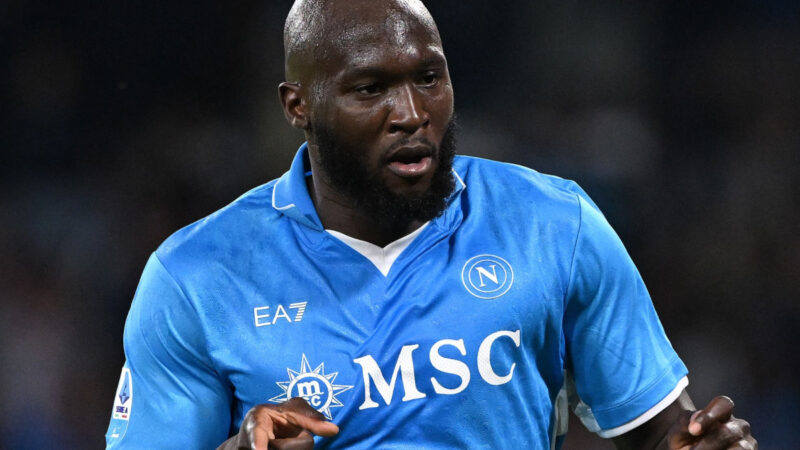 Lukaku torna ad allenarsi con il Napoli coinvolto nelle polemiche