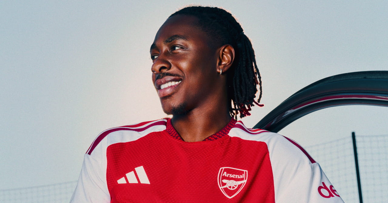 Maglia home dell’Arsenal 2026/27: guarda il video e guarda le foto dei vincitori della Premier League, tra cui Eberechi Eze e Martin Odegaard, nel nuovo design della maglia, costo della maglia, come acquistare la divisa