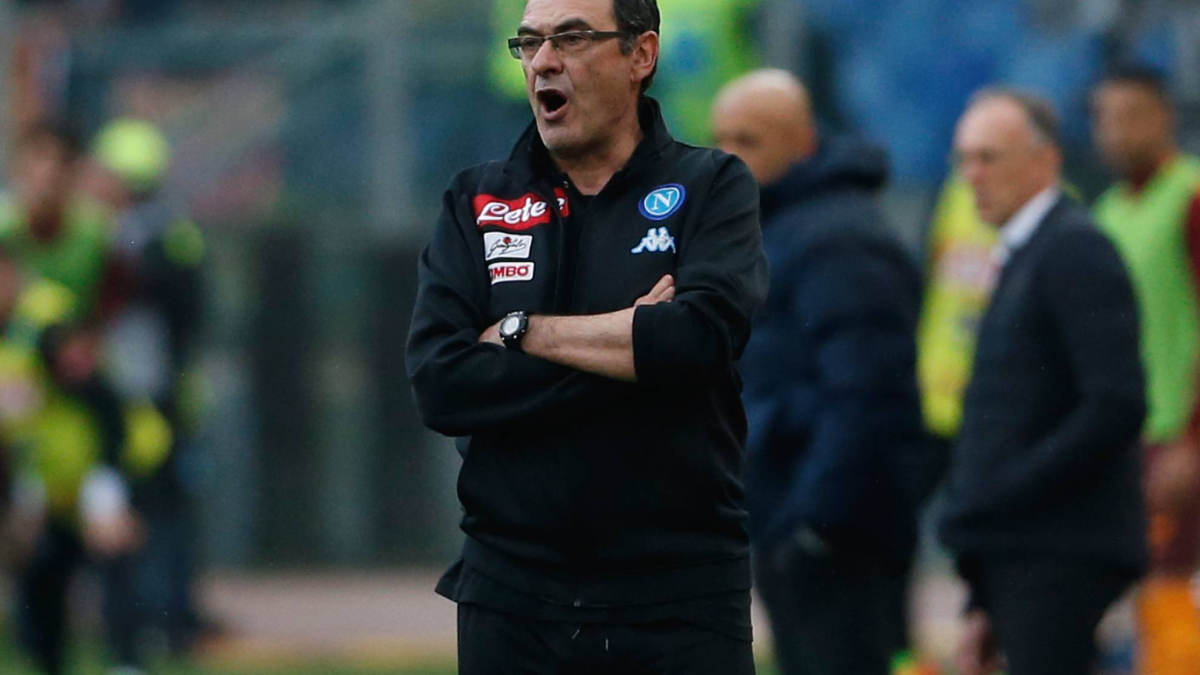 Sarri, nell’orbita del Napoli: dal “mi ha tradito” di De Laurentiis al poter tornare nella sua ‘casa’