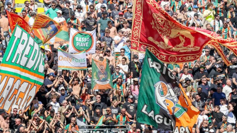 Tuttosport – Festa Venezia, è Serie A! Tonfo Monza e il Frosinone sorride: promozione a un passo. Reggiana in Serie C