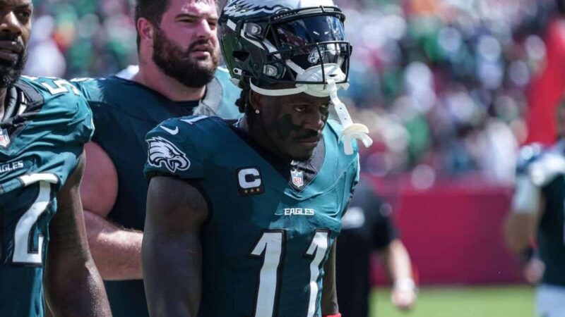BREAKING: I Patriots concludono uno scambio con gli Eagles per AJ Brown