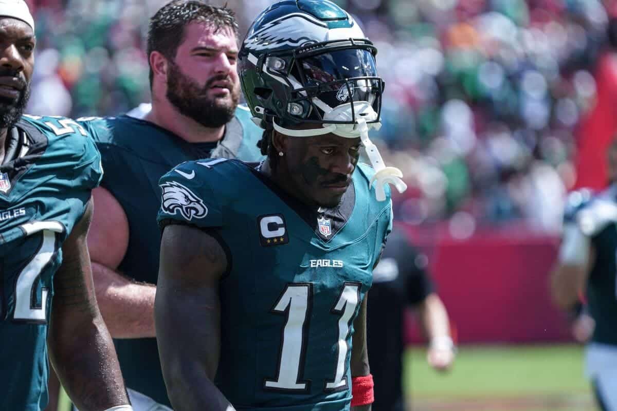 BREAKING: I Patriots concludono uno scambio con gli Eagles per AJ Brown