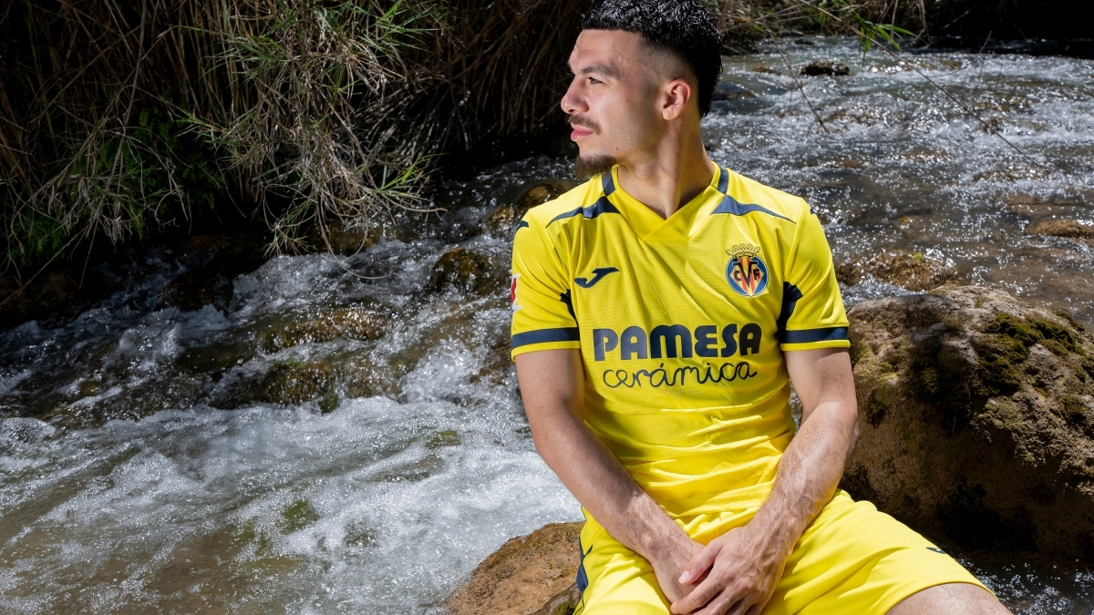 Il Villarreal presenta la sua nuova skin con protagonisti l’acqua e Mikautadze