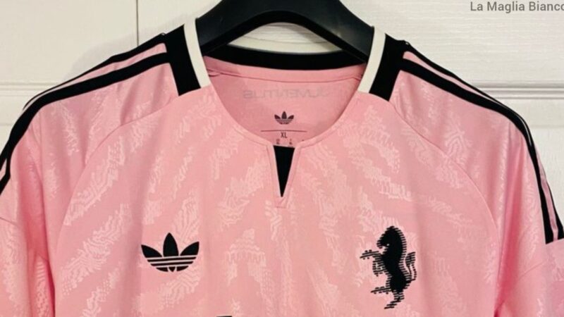 Tuttosport – Juve, maglia da trasferta 26/27: il rosa in nuove immagini ravvicinate. Tifosi scatenati: “Capolavoro”